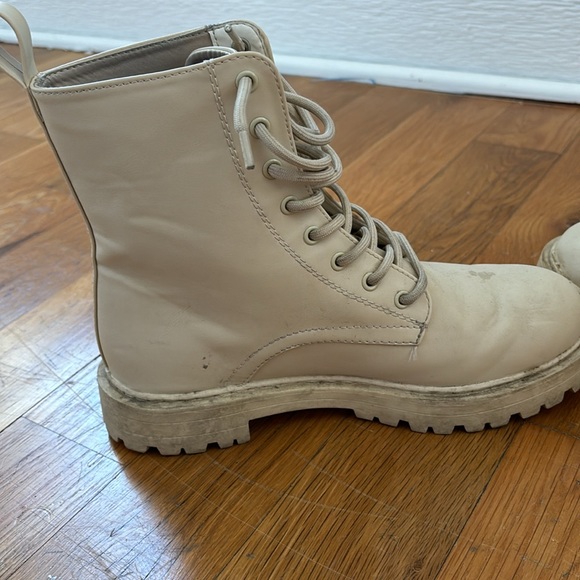 Women’s Cream Size 7/8 Tie up H&M Boots - Picture 4 of 7